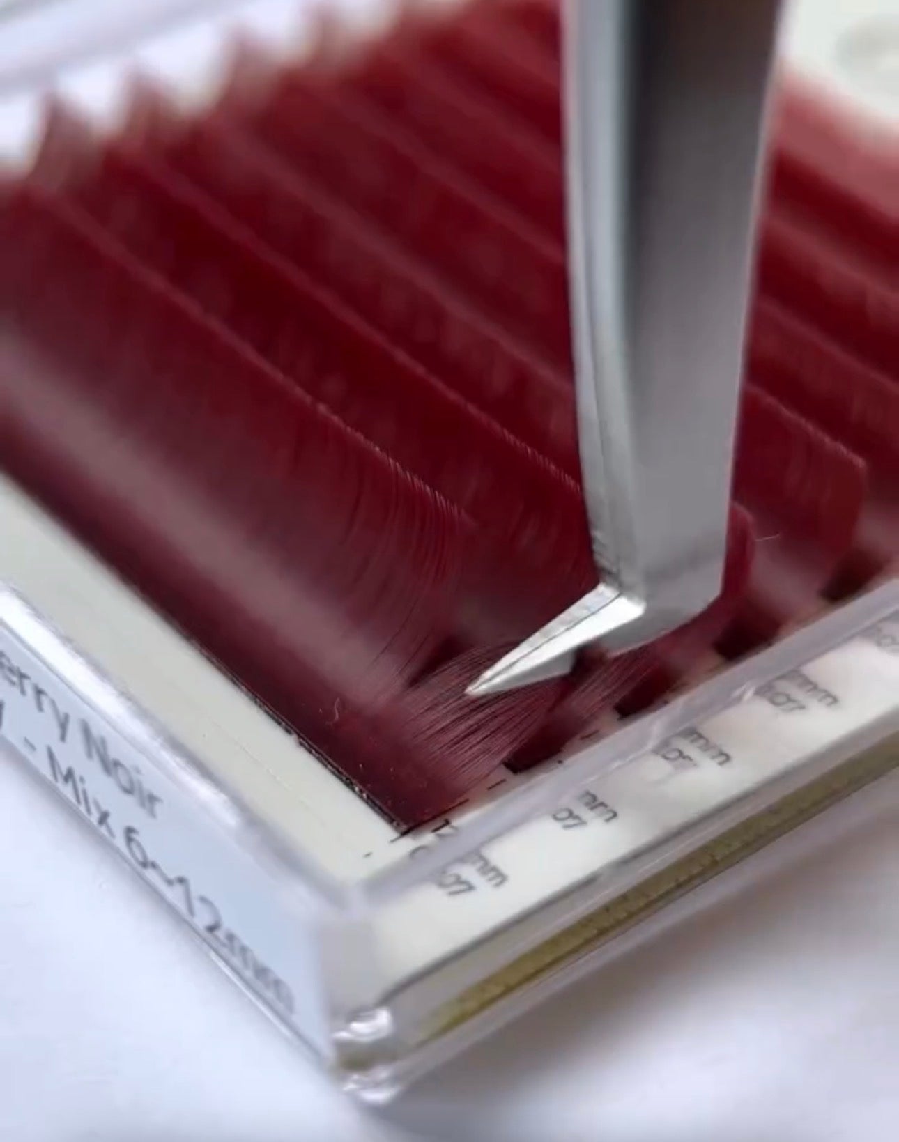 Oh OCHI Colored Lash Extensions – Berry Noir Mix