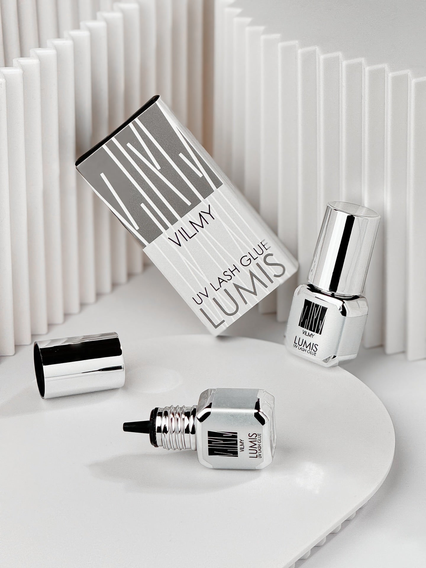 Vilmy Eyelash Extension Adhesive “LUMIS” — professional UV-lash glue for precise lash extension application.